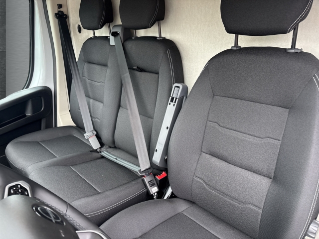 Fahrzeugansicht Opel Movano Cargo 2.2BlueHDi 3,5t verstärkt L3H2 Navi Cargo-Plus-Paket Techno-Plus-Paket StandHZG - Bild 9