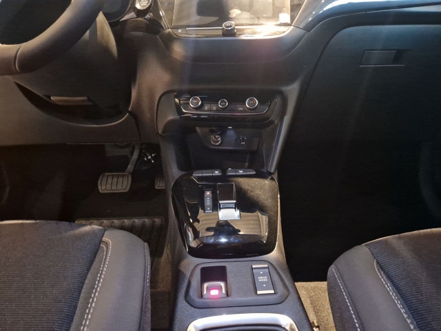 Fahrzeugansicht Opel Corsa-e Elegance Rückfahrkam Style-Paket SitzHZG Allwetter digitales Cockpit LED - Bild 11