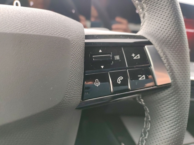 Fahrzeugansicht Opel Astra GS Line AT 360Grad Kamera Navi Sitzheizung LED HUD digitales Cockpit Soundsystem - Bild 19