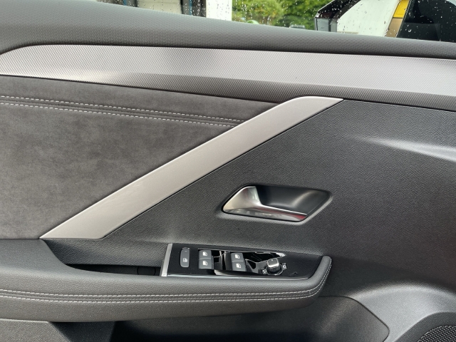 Fahrzeugansicht Opel Astra GS Line MHEV RückCam Navi Sitzheizung LED Klimaautomatik HUD - Bild 13