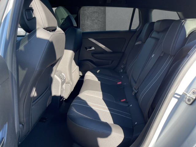 Fahrzeugansicht Opel Astra ST GS 8-AT Tech Komfort Alu Allwetter AHK-abnehmbar Gepäcknetz - Bild 9