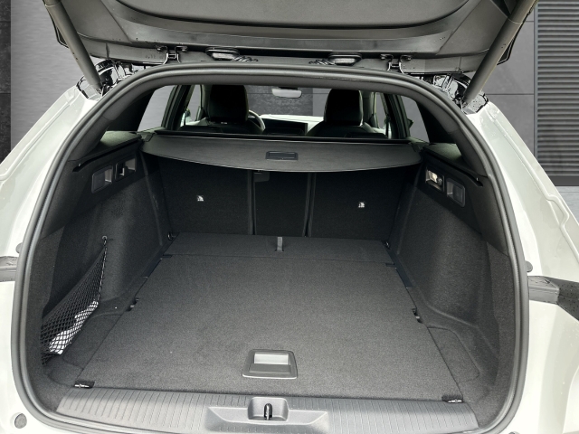 Fahrzeugansicht Opel Astra ST GS HUD El. Panodach Navi 360 Kamera LED Blendfreies Fernl. Kurvenlicht ACC El. Heckklappe - Bild 5