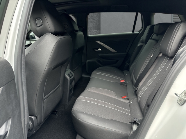 Fahrzeugansicht Opel Astra ST GS HUD El. Panodach Navi 360 Kamera LED Blendfreies Fernl. Kurvenlicht ACC El. Heckklappe - Bild 9