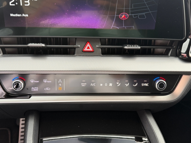 Fahrzeugansicht Kia Sportage GT LINE 1.6T HEV Allrad PANORAMADACH HarmanKardon-SOUND Sportpaket AD Niveau - Bild 20