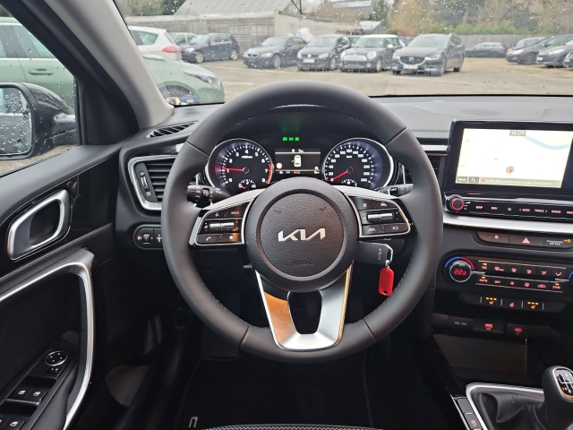 Fahrzeugansicht Kia Cee'd Lim 1.0T Vision Komfort + Navi Kamera SHZ+LHZ - Bild 12