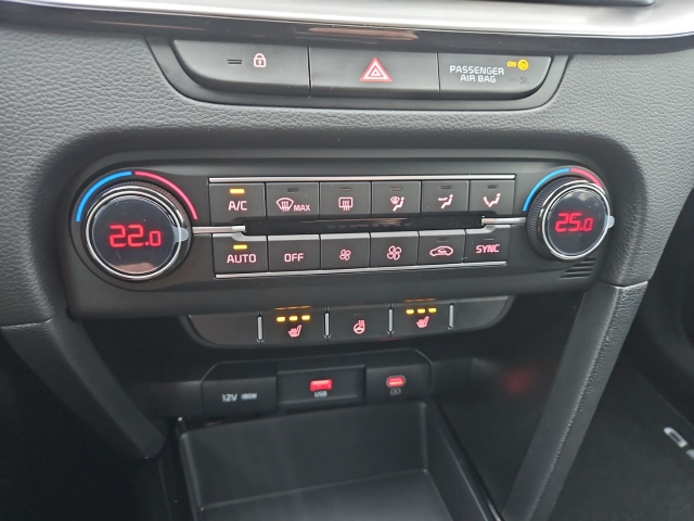 Fahrzeugansicht Kia Cee'd Lim 1.0T Vision Komfort + Navi Kamera SHZ+LHZ - Bild 27