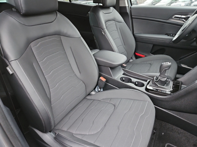 Fahrzeugansicht Kia Sportage 1.6T Vision + Komfort Navi LED Kamera SHZ+LHZ digitales Cockpit Blendfreies Fernl. - Bild 22
