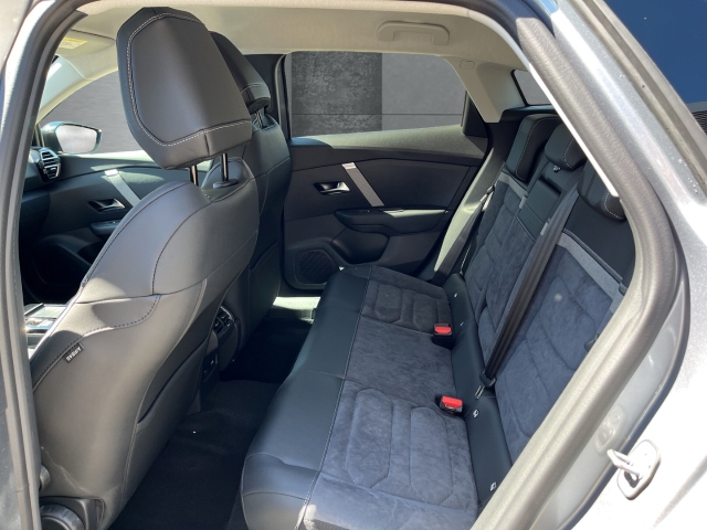 Fahrzeugansicht Citroen e-C4 Series 156 11kW-Charger Color-Paket Glossy Black Navi 360 Kamera LED Apple CarPlay - Bild 9