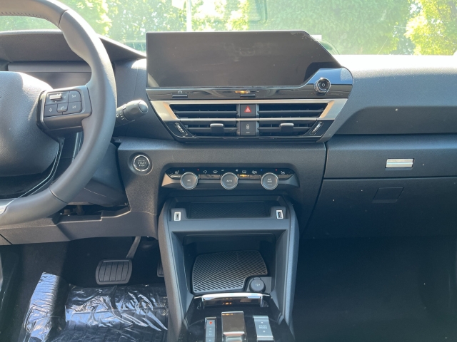 Fahrzeugansicht Citroen e-C4 Series 156 11kW-Charger Color-Paket Glossy Black Navi 360 Kamera LED Apple CarPlay - Bild 11
