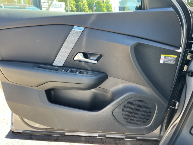 Fahrzeugansicht Citroen e-C4 Series 156 11kW-Charger Color-Paket Glossy Black Navi 360 Kamera LED Apple CarPlay - Bild 13
