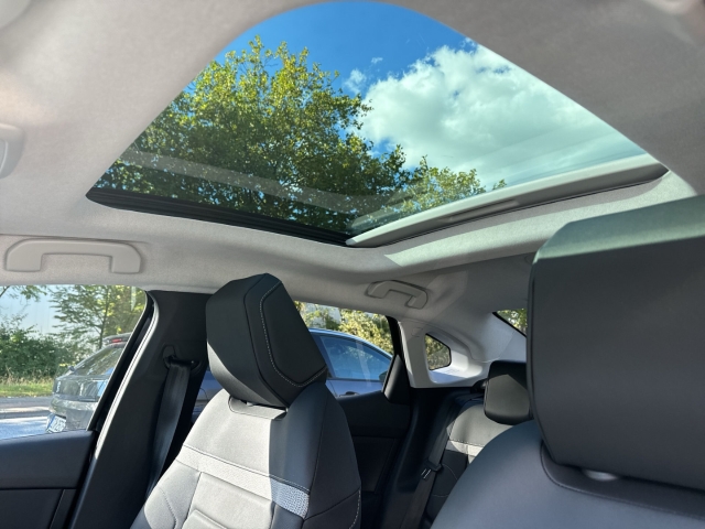 Fahrzeugansicht Citroen e-C4 X Max HUD El.Pano Navi 360 Massagesitze LED Apple CarPlay - Bild 17