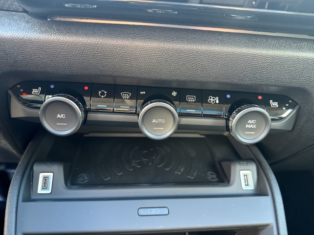 Fahrzeugansicht Citroen e-C4 X Max HUD El.Pano Navi 360 Massagesitze LED Apple CarPlay - Bild 22