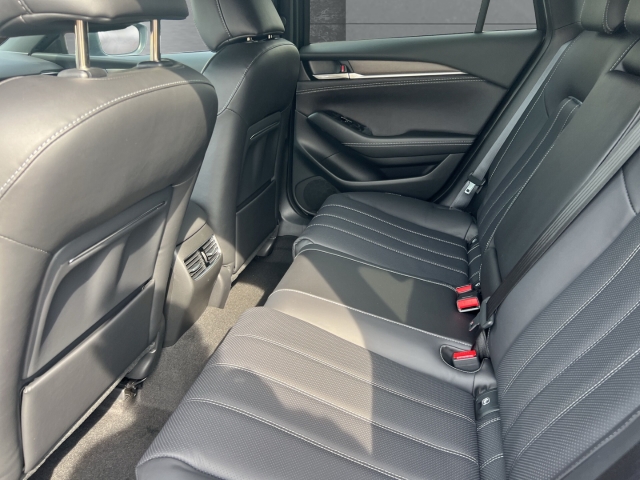 Fahrzeugansicht Mazda 6 Kombi 194PS TAKUMI Nappa BOSE HUD 360 Kamera ACC PDC Klima - Bild 9