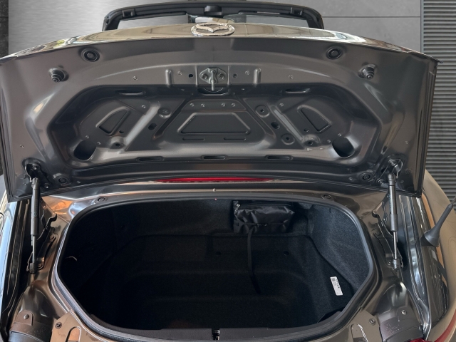 Mazda MX-5 Kazari Bose Soundsy. Apple CarPlay Nappaleder | DELLO