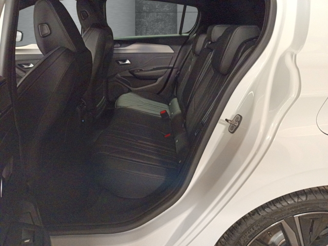 Fahrzeugansicht Peugeot 308 225 GT Plug-In Hybrid AT Nappaleder FOCAL-Soundsystem beheizbFrontsch Induktionsladen - Bild 9