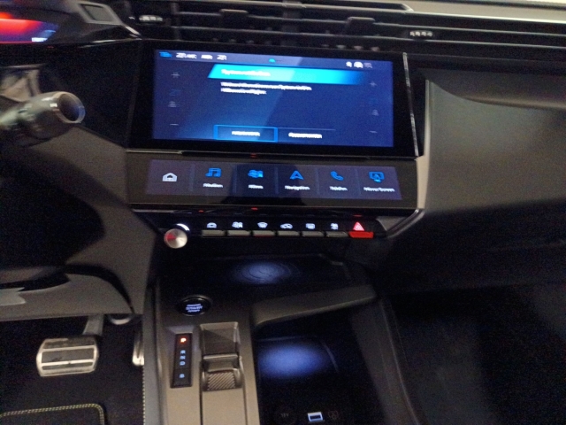 Fahrzeugansicht Peugeot 308 225 GT Plug-In Hybrid AT Nappaleder FOCAL-Soundsystem beheizbFrontsch Induktionsladen - Bild 11