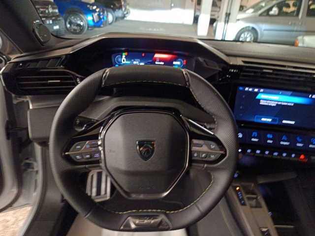 Fahrzeugansicht Peugeot 308 225 GT Plug-In Hybrid AT Nappaleder FOCAL-Soundsystem beheizbFrontsch Induktionsladen - Bild 12