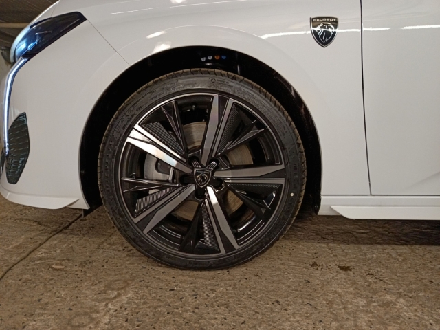 Fahrzeugansicht Peugeot 308 225 GT Plug-In Hybrid AT Nappaleder FOCAL-Soundsystem beheizbFrontsch Induktionsladen - Bild 15