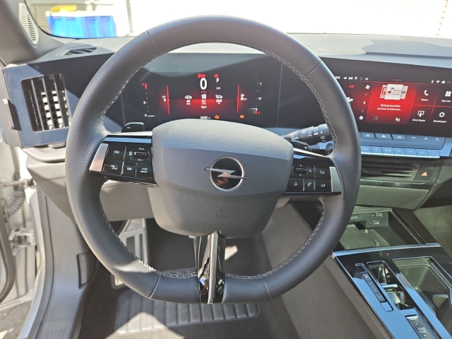 Fahrzeugansicht Opel Astra ST Ultimate 1.2T HUD Navi Leder Soundsystem 360 Kamera Massagesitze Klimasitze LED - Bild 17