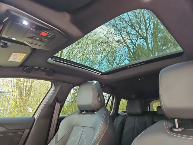 Fahrzeugansicht Opel Astra ST Ultimate 1.2T HUD Navi Leder Soundsystem 360 Kamera Massagesitze Klimasitze LED - Bild 18