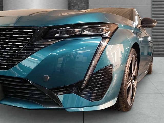 Fahrzeugansicht Peugeot 308 GT 1.2 PureTech 130 EU6d SW Navi LED Blendfreies Fernl. Kurvenlicht ACC El. Heckklappe - Bild 4