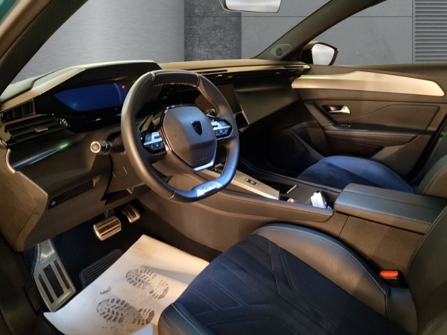 Fahrzeugansicht Peugeot 308 GT 1.2 PureTech 130 EU6d SW Navi LED Blendfreies Fernl. Kurvenlicht ACC El. Heckklappe - Bild 7