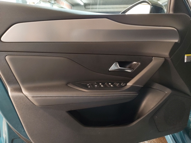 Fahrzeugansicht Peugeot 308 GT 1.2 PureTech 130 EU6d SW Navi LED Blendfreies Fernl. Kurvenlicht ACC El. Heckklappe - Bild 13