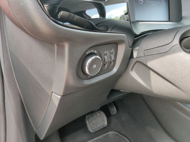 Fahrzeugansicht Opel Corsa-e Elegance LHZ SHZ Rückfahrkam. PDCv+h. Klima-A. Allwetter - Bild 17