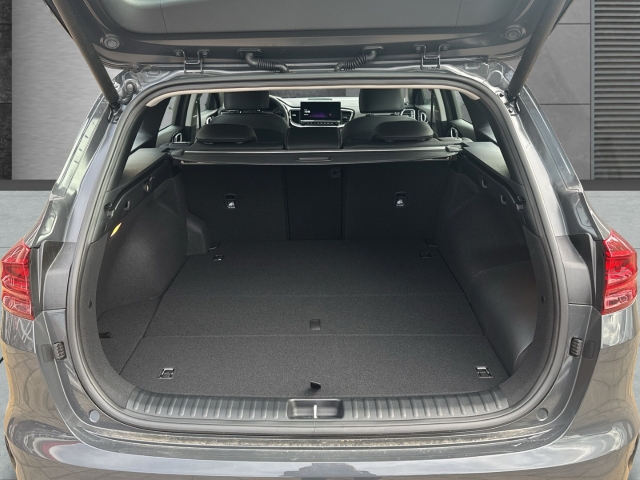 Fahrzeugansicht Kia Cee'd_sw 1.6 PHEV Spirit DCT6 Navi digitales Cockpit Memory Sitze LED ACC El. Heckklappe - Bild 5