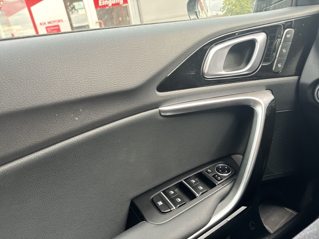 Fahrzeugansicht Kia Cee'd_sw 1.6 PHEV Spirit DCT6 Navi digitales Cockpit Memory Sitze LED ACC El. Heckklappe - Bild 13