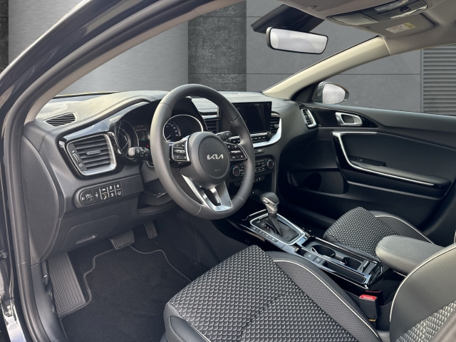Fahrzeugansicht Kia Cee'd_sw Spirit 1.6 PHEV DCT6 Navi digitales Cockpit  LED ACC Memory Sitze El. Heckklappe - Bild 7