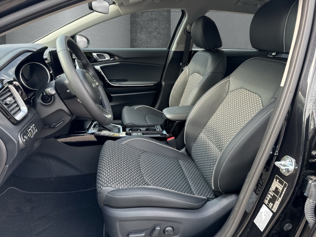 Fahrzeugansicht Kia Cee'd_sw Spirit 1.6 PHEV DCT6 Navi digitales Cockpit  LED ACC Memory Sitze El. Heckklappe - Bild 8