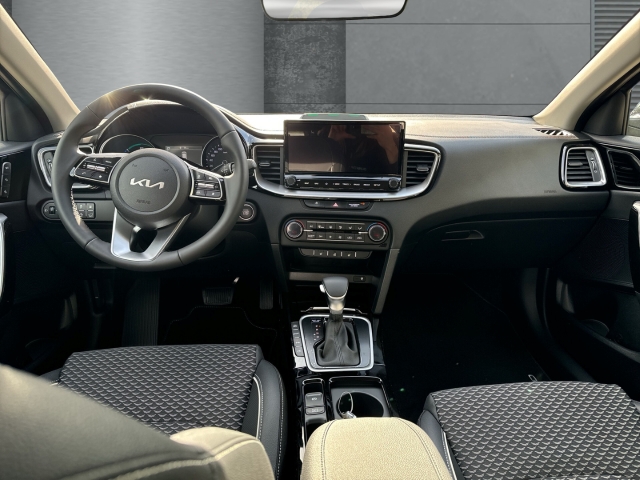 Fahrzeugansicht Kia Cee'd_sw Spirit 1.6 PHEV DCT6 Navi digitales Cockpit  LED ACC Memory Sitze El. Heckklappe - Bild 10