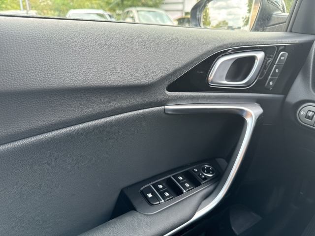 Fahrzeugansicht Kia Cee'd_sw Spirit 1.6 PHEV DCT6 Navi digitales Cockpit  LED ACC Memory Sitze El. Heckklappe - Bild 13