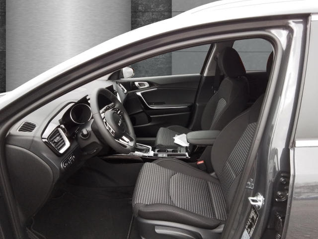 Fahrzeugansicht Kia Cee'd_sw Ultimate Edition 1.5T Mild-Hybrid DCT Style-Paket Navi Digitales Cockpit LED ACC - Bild 7