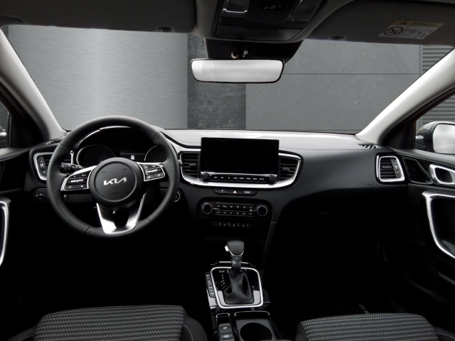 Fahrzeugansicht Kia Cee'd_sw Ultimate Edition 1.5T Mild-Hybrid DCT Style-Paket Navi Digitales Cockpit LED ACC - Bild 10