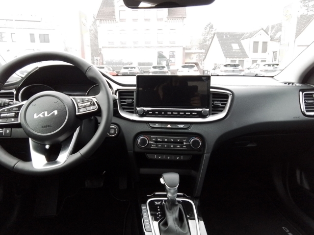 Fahrzeugansicht Kia Cee'd_sw Ultimate Edition 1.5T Mild-Hybrid DCT Style-Paket Navi Digitales Cockpit LED ACC - Bild 11