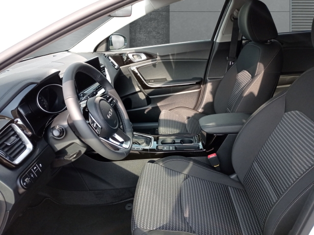 Fahrzeugansicht Kia Cee'd Ultimate Edition 1.5 DCT Mild-Hybrid Style-Paket Navi LED ACC Apple CarPlay Android Auto - Bild 7