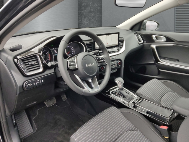 Fahrzeugansicht Kia Cee'd Ultimate Edition 1.5T DCT Style-Paket Navi ACC Apple CarPlay - Bild 7