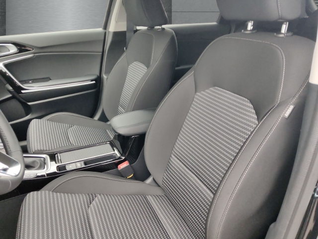 Fahrzeugansicht Kia Cee'd Ultimate Edition 1.5T DCT Style-Paket Navi ACC Apple CarPlay - Bild 8