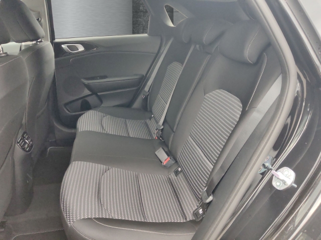 Fahrzeugansicht Kia Cee'd Ultimate Edition 1.5T DCT Style-Paket Navi ACC Apple CarPlay - Bild 9