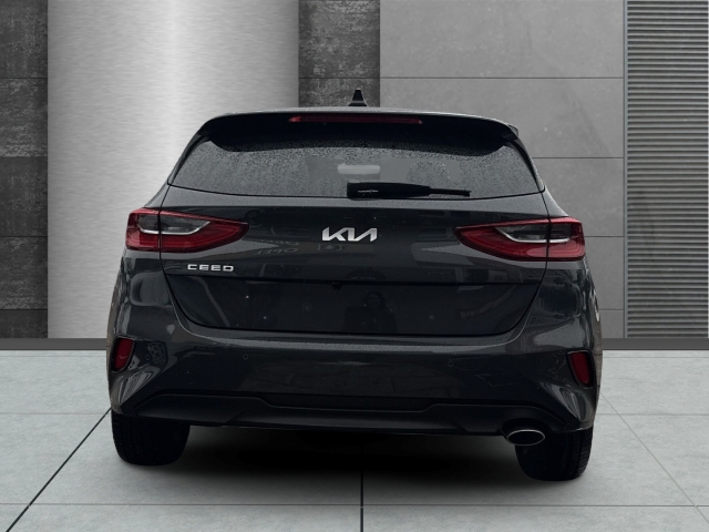 Fahrzeugansicht Kia Cee'd Ultimate Edition 1.5T Mild-Hybrid DCT Style-Paket Navi LED Apple CarPlay Android Auto - Bild 6