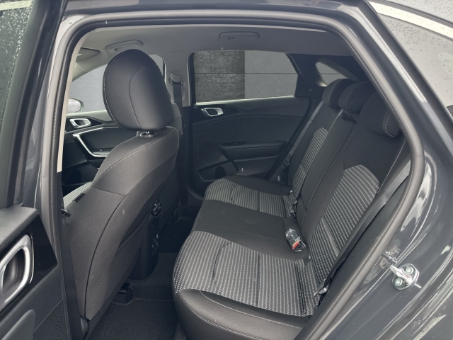 Fahrzeugansicht Kia Cee'd Ultimate Edition 1.5T Mild-Hybrid DCT Style-Paket Navi LED Apple CarPlay Android Auto - Bild 9