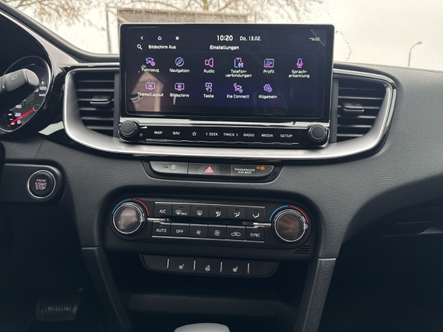 Fahrzeugansicht Kia Cee'd Ultimate Edition 1.5T Mild-Hybrid DCT Style-Paket Navi LED Apple CarPlay Android Auto - Bild 11