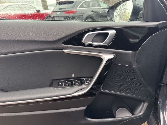 Fahrzeugansicht Kia Cee'd Ultimate Edition 1.5T Mild-Hybrid DCT Style-Paket Navi LED Apple CarPlay Android Auto - Bild 13