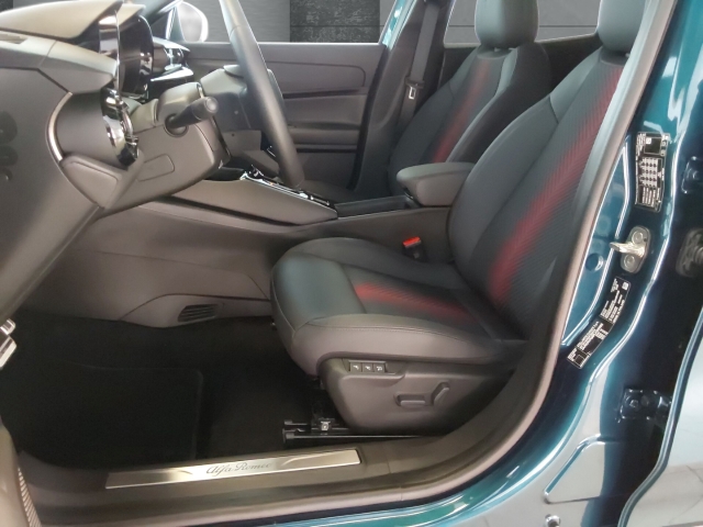 Fahrzeugansicht Alfa Romeo Junior Elettrica Speciale Technologie-Paket Navi Digitales Cockpit Soundsystem 360 Kamera - Bild 8