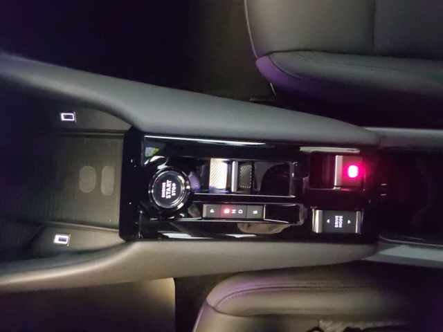 Fahrzeugansicht Alfa Romeo Junior Elettrica Speciale Technologie-Paket Navi Digitales Cockpit Soundsystem 360 Kamera - Bild 18