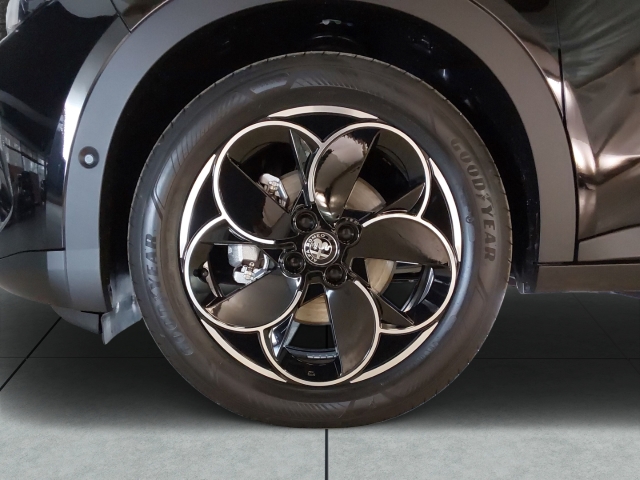 Fahrzeugansicht Alfa Romeo Junior Elettrica Speciale Sport und Technologie-Paket Leder Panoramadach - Bild 4