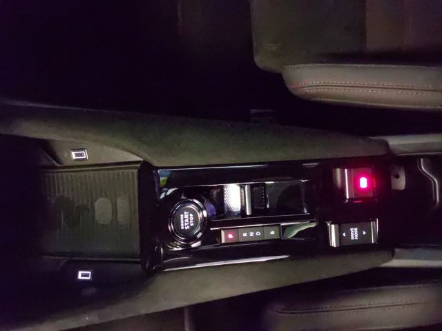 Fahrzeugansicht Alfa Romeo Junior Elettrica Speciale Sport und Technologie-Paket Leder Panoramadach - Bild 16