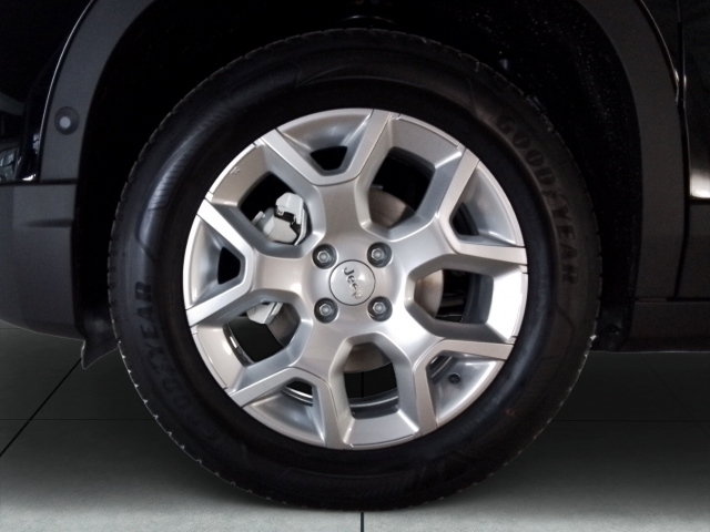 Fahrzeugansicht Jeep Avenger Altitude 1.2 ADAS Infotaiment & Komfort Winter-Paket Allwetter 17Zoll-Alu - Bild 4